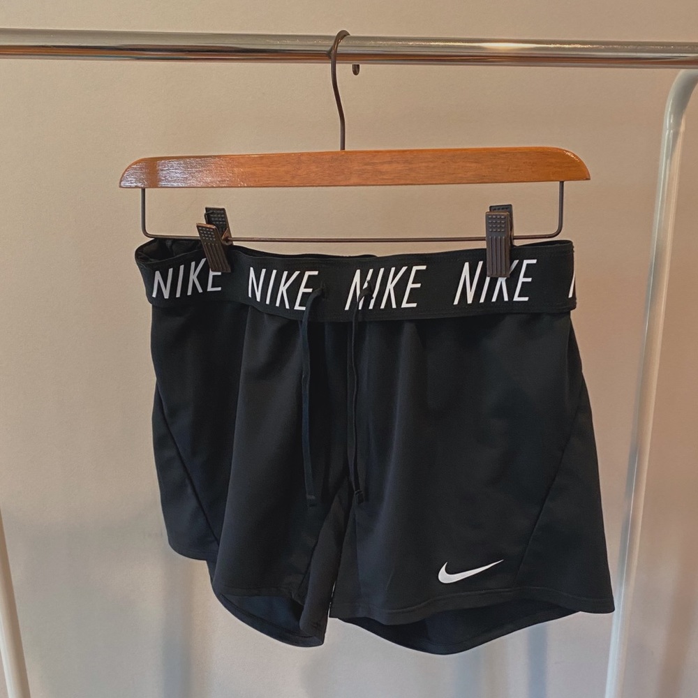 nike black shorts